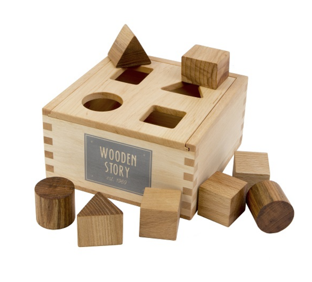 Wooden Story natúr színű fa formabedobó játék