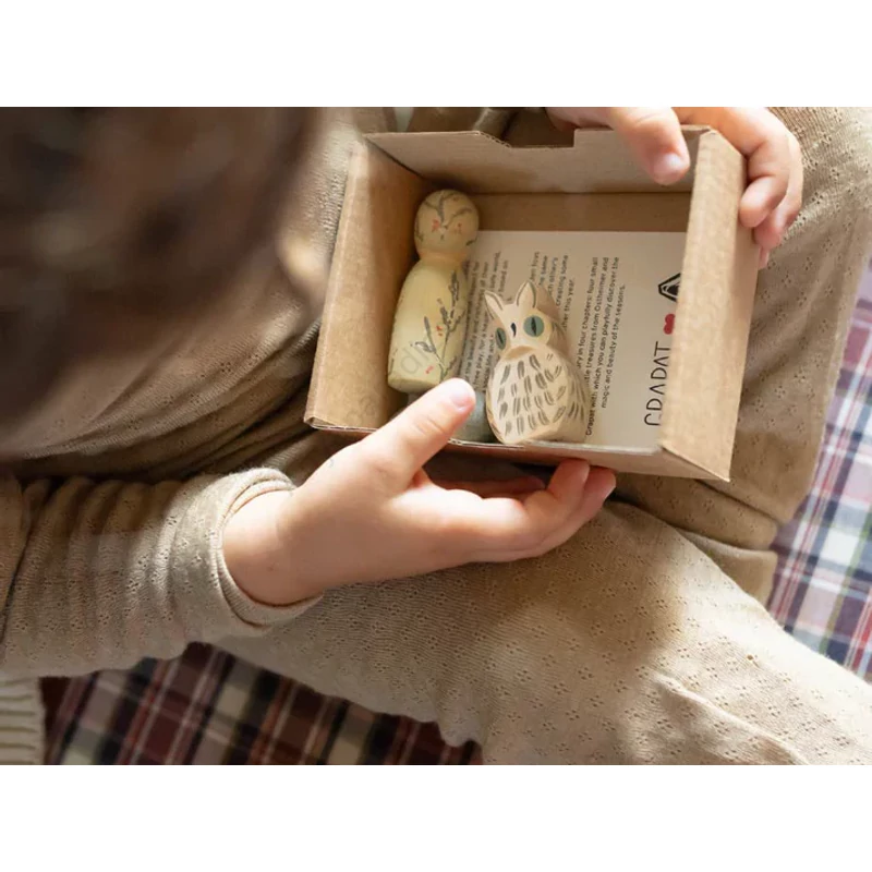 Grapat Hello Winter fa játékszett gyermek kezében – limitált Ostheimer együttműködés